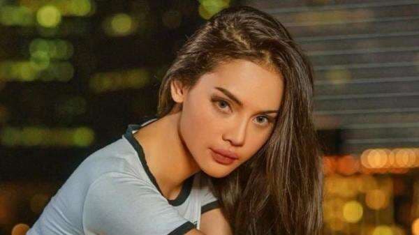 5 Model Rambut Erika Carlina yang Didekati Charlie Puth Lewat DM