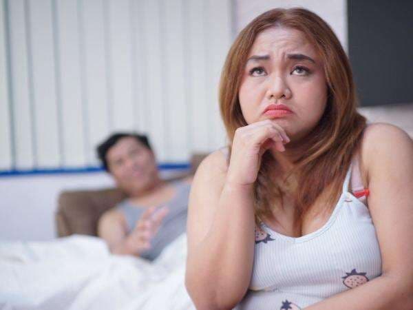 Suami Tipe Pendiam dan Cuek, Ini 4 Tips Bertahan Dengannya