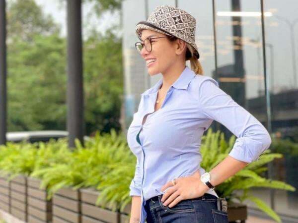 Wawancarai Terapis Pijat, Nikita Mirzani Ngakak Teman Artisnya Disebut Kecil