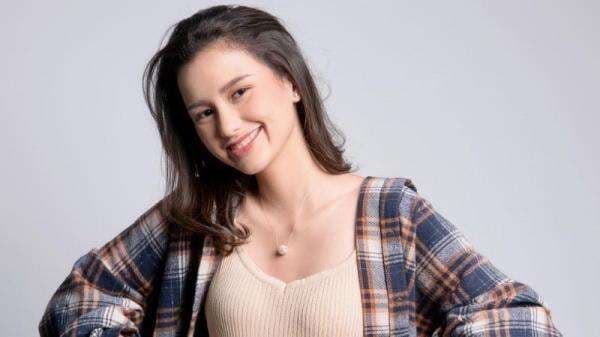 Gemasnya Pose Sarah Menzel Pakai Tanktop, Calon Menantu Ashanty Cantiknya Tanpa Bahan Pengawet!