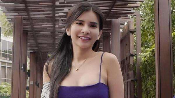 Gaya Maria Vania Pakai Tanktop Biru Bikin Gemas, Netizen: Cantiknya Nyonya Syahputra!