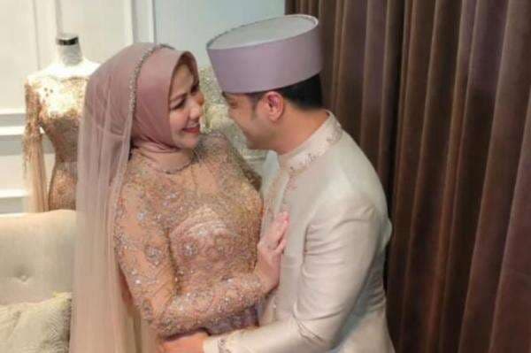 Venna Melinda Pamer Baju Pengantin, Dinar Candy Minta Diundang