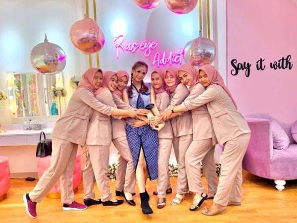 Ditipu Ratusan Juta Wanita Ini Sukses Bisnis Softlens Korea, Omzetnya Miliaran!