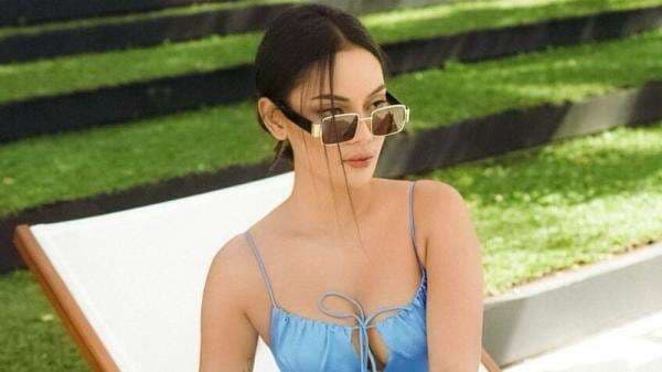 Erika Carlina Tampil Seksi Pakai Dress Mini Ketat, Netizen: Kirain Kendall Jenner!