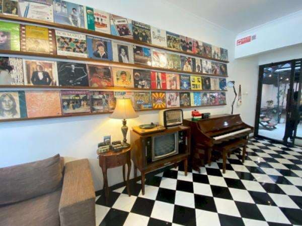 Mulai Dari Kamera Jadul hingga Mesin Dingdong Bisa Kamu Temukan Di Kafe Ini!