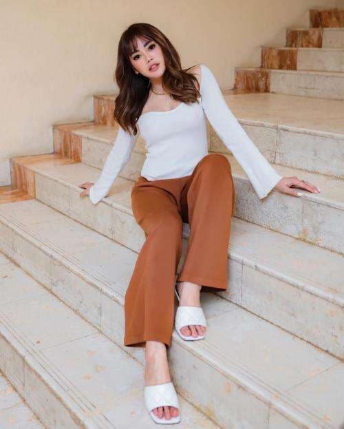 10 Potret Seksi Daniar Widyana, alumni MasterChef 5 yang Hobi Workout 10 Potret Seksi Daniar Widyana, alumni MasterChef 5 yang Hobi Workout