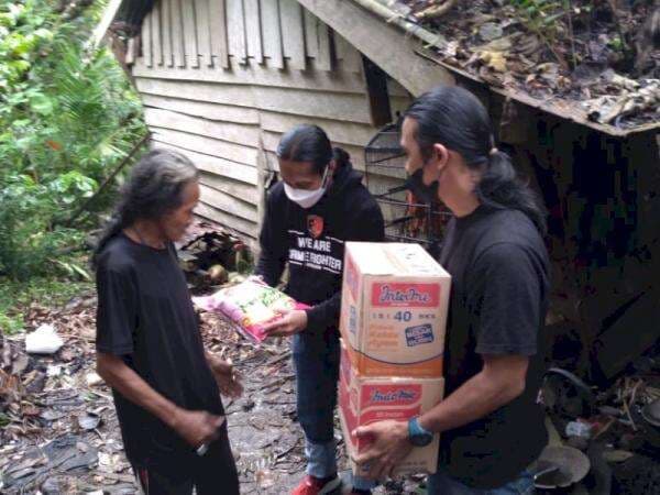 Viral, Kakek di Luwu Utara Tinggal di Gubuk Reyot Dibantu Polisi Viral, Kakek di Luwu Utara Tinggal di Gubuk Reyot Dibantu Polisi