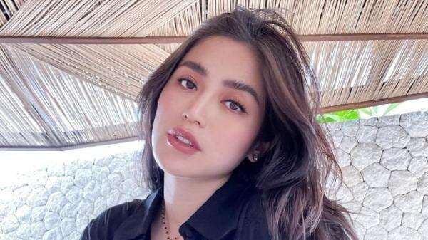 Bra Hitam Mengintip, Gaya Jessica Iskandar Pamer Baby Bump Makin Seksi!