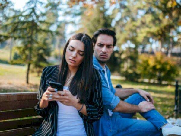 Bukan Cinta, Terlalu Cemburu Pada Pasangan Bisa Jadi Tanda Gangguan Jiwa!