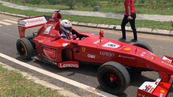 Keren! Mobil F1 Mejeng di Kawasan Sirkuit Mandalika, Rakitan Warga Lokal Keren! Mobil F1 Mejeng di Kawasan Sirkuit Mandalika, Rakitan Warga Lokal