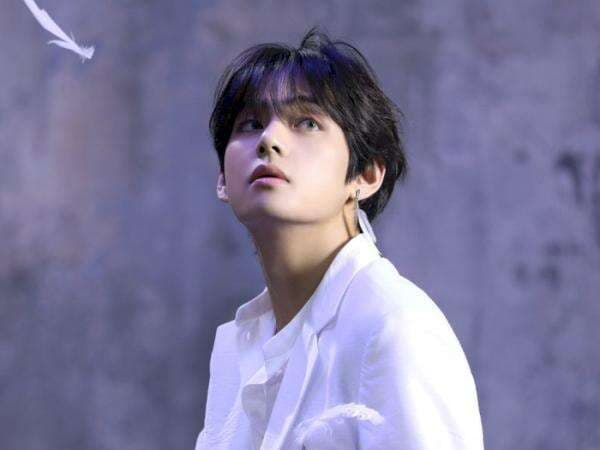 Lagu 'Christmas Tree' dari V BTS Tercatat Sebagai OST Korea dengan Chart Terpanjang