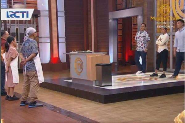 Tim Ini Selamat dari Pressure Test MasterChef Season 9, padahal Ayamnya Kurang Matang