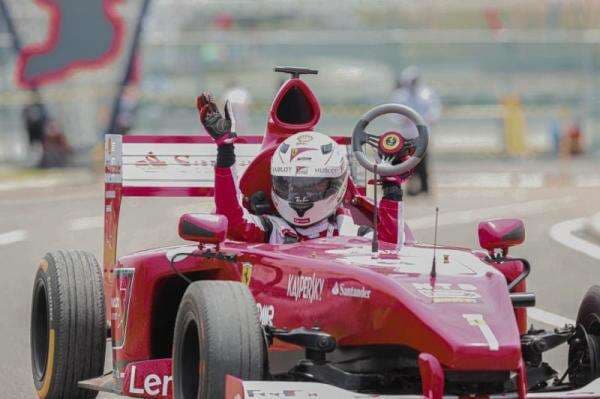 Keren! Replika Mobil F1 Buatan Warga Lombok Mejeng di Luar Sirkuit Mandalika, Ini Foto-fotonya