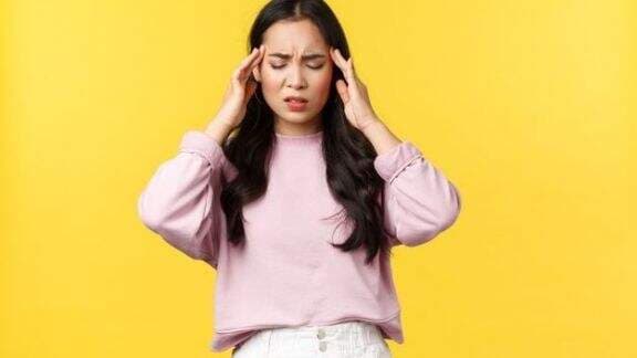 Sering Pusing Saat Berdiri Setelah Duduk Lama? Waspadai 5 Penyebab Ini, Jangan Disepelekan Moms!