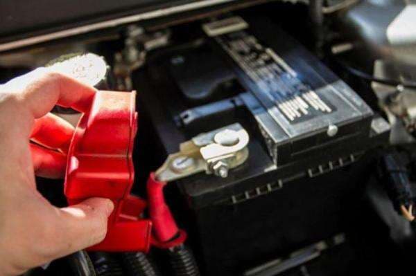 Cara Melepas Aki Mobil dengan Benar, Bisa Dilakukan Sendiri di Rumah