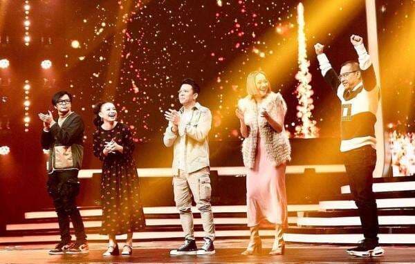 Hari Valentine, BCL dan Ariel NOAH Kompak Pakai Baju Pink