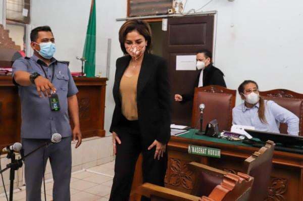 Nikita Mirzani Jadi Saksi Sidang Kasus Pencemaran Nama Baik Anaknya, Intip Foto-fotonya