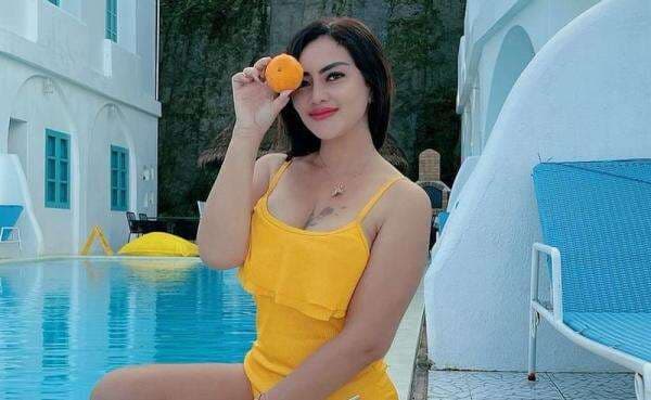 3 Gaya Foto Kekinian ala Mami Sisca si Tante Apem, Nomor 2 Bikin Mata Melotot