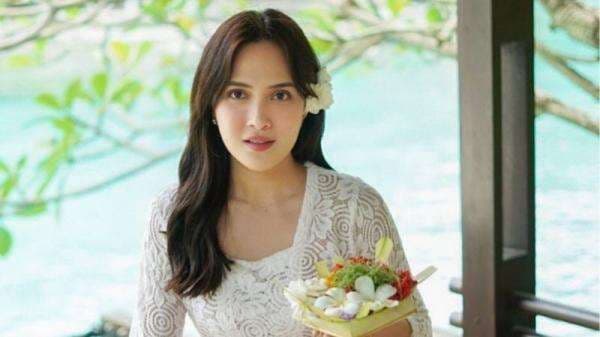 Sering Seksi Berbikini, Pesona Shandy Aulia Berkebaya ala Gadis Bali Bikin Jatuh Hati