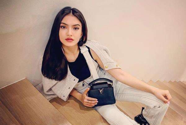 Raline Shah Jalan-Jalan Cuma Pakai Bra Bikin Heboh, Netizen: Ngeri Masuk Angin