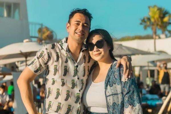 4 Outfit Liburan ala Raffi Ahmad dan Nagita Slavina, Netizen: On Point Sekali!