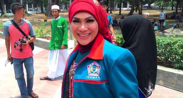 Dorce Gamalama Dimakamkan Sebagai Laki-laki, Ini Alasan Keluarga