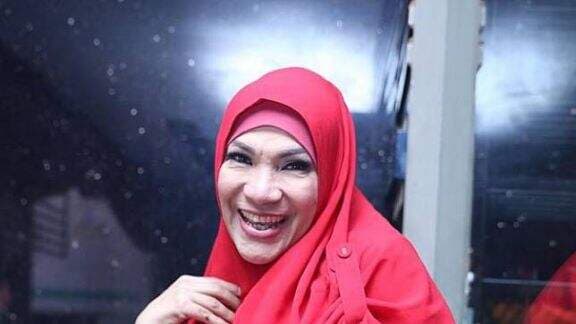 Kisah Hidup Dorce Gamalama yang Kontroversi, dari Transgender Hingga alami KDRT