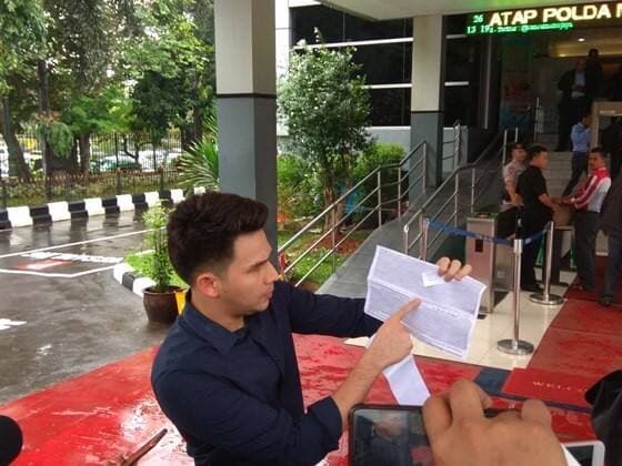 Resmi Cerai dari Dhena, Jonathan Frizzy Wajib Biayai Anak Rp 30 Juta