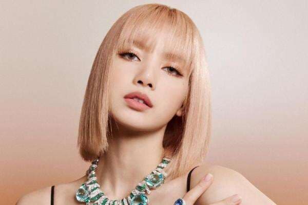 5 Inspirasi Rambut Pendek ala Artis Korea, Lisa BLACKPINK Poni Anti Badai