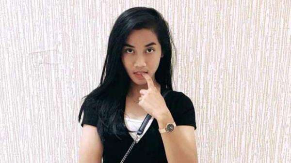 Montok Pakai Dress Putih Ketat, Shafira Ika Putri Siap Terbang ke Turki