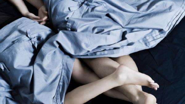 Benarkah Malam Jumat Disunnahkan Hubungan Suami Istri, Ini Penjelasan Ulama Berikut 9 Adabnya