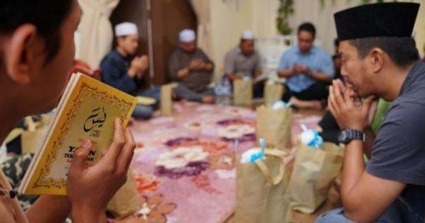 Berkenalan dengan Sejarah Yasinan dan Tahlilan yang Cuma Ada di Indonesia