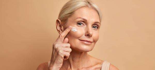 Bikin Kulit Plumpy, Moisturizer Ini Cocok Dipakai untuk Usia 40-an!