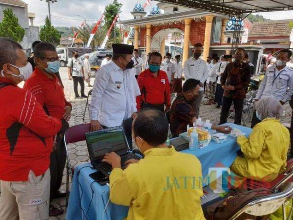 Sambangi Mobil Donor Darah, Bupati Minta PMI Terlibat Kegiatan J-HUR sampai Akhir Tahun Sambangi Mobil Donor Darah, Bupati Minta PMI Terlibat Kegiatan J-HUR sampai Akhir Tahun