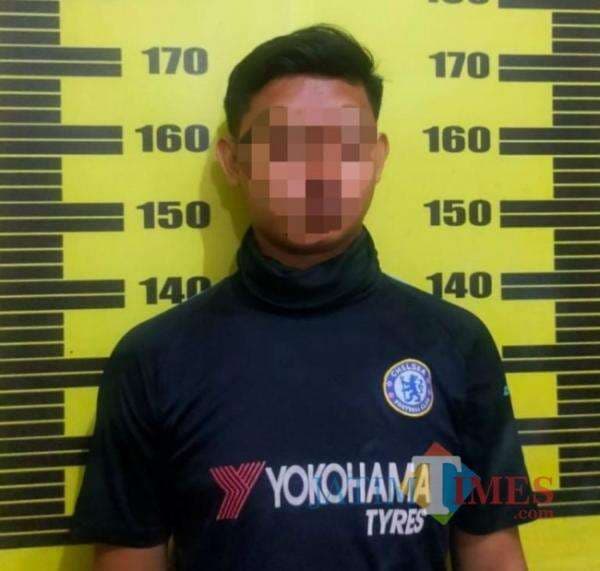 Digerebek saat Transaksi di Pinggir Jalan, Pria Asal Nganjuk Ditangkap dan Ratusan Botol Arak Bali Diamankan