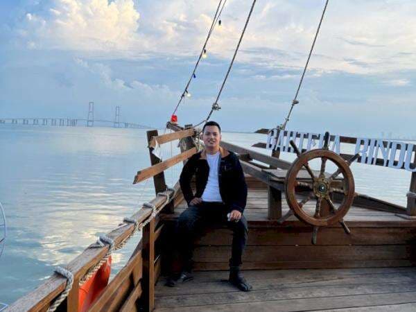 Naik Kapal Gratis, Bisa Ngopi dan Melepas Rindu Viewnya Jembatan Suramadu