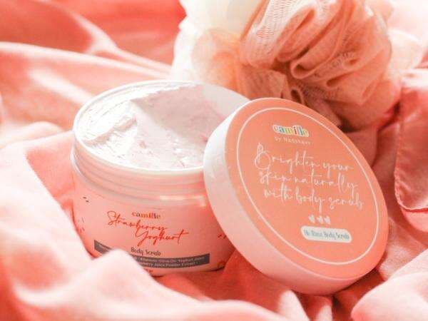 Review: Camille Strawberry Yoghurt Body Scrub yang Viral di TikTok, Apakah Benar Sebagus Itu?