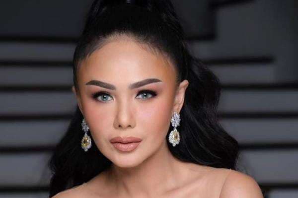 Yuni Shara Berpose Sensual dengan Makeup Nude, Aura Cantiknya Bikin Maia Estianty Terpesona!