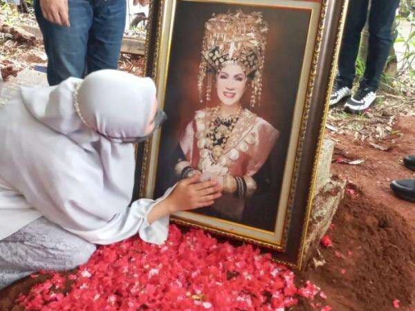 Malam Ini, Pihak Keluarga Gelar Tahlilan 7 Hari Wafatnya Dorce Gamalama
