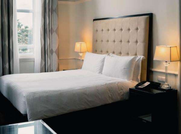 Awas! Jangan Pernah Pesan Kamar Hotel di Atas Lantai 4, Ini Alasannya