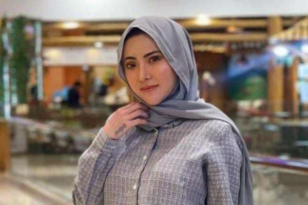 Intip Foto-Foto Cantik Ayu Aulia, Model yang Kini Berhijab!