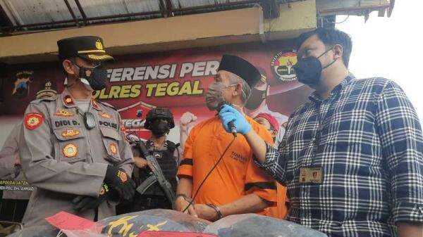 Viral Ustaz Terangsang Saat Salat Lihat Santriwatinya Mandi, Netizen: Tanda-tanda Akhir Zaman Viral Ustaz Terangsang Saat Salat Lihat Santriwatinya Mandi, Netizen: Tanda-tanda Akhir Zaman