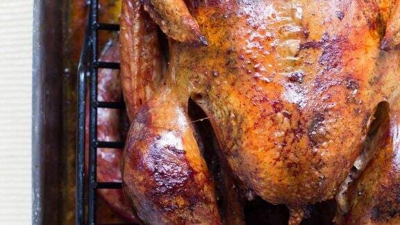 Malas Bau Asap Ketika Panggang Ayam? Kenapa Enggak, Berikut Resep Ayam Bakar Oven