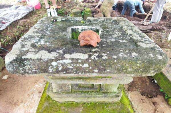 Penampakan Arca dan Yoni di Candi Peninggalan Mpu Sindok pada Situs Srigading Malang