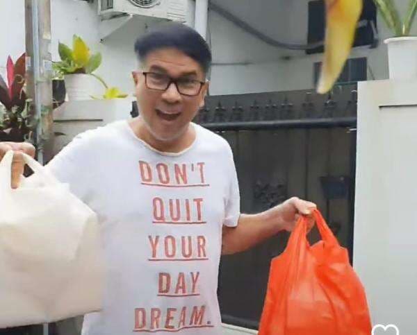 Beda Agama dengan sang Mama, Krisna Mukti Ikut Bantu Persiapkan Acara Kebaktian