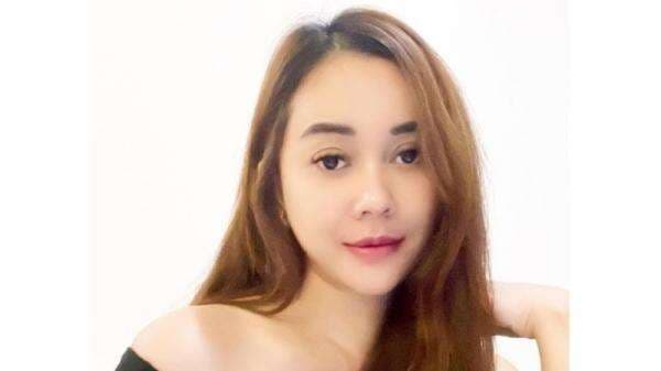 Gaya Aura Kasih Pakai Rok Pendek Sepaha Bikin Salfok, Netizen: Mamah Muda Impian