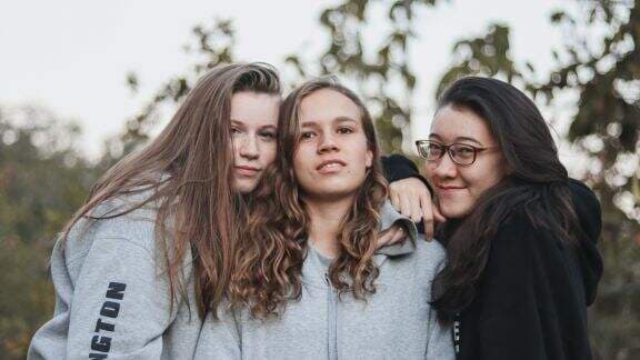 Moms, Yuk Kenali Ciri-ciri Pubertas pada Anak Perempuan