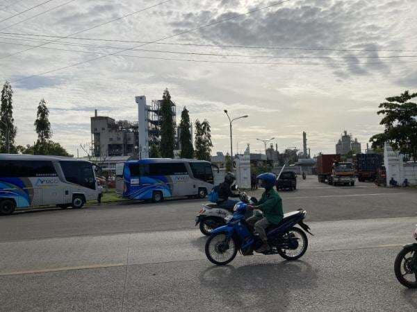 Zat Kimia Menyembur usai Ledakan Hebat di PT MCCI; Tidak Berbahaya