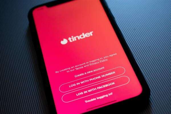 Tentara Rusia Kirim Bom Cinta ke Cewek Ukraina via Tinder