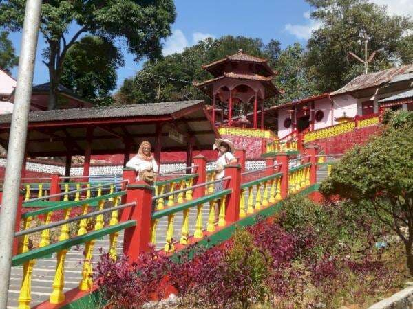 Cantiknya Burung Mandi Nampak Jelas dari Vihara Tertua Ini, Bikin Terpukau!